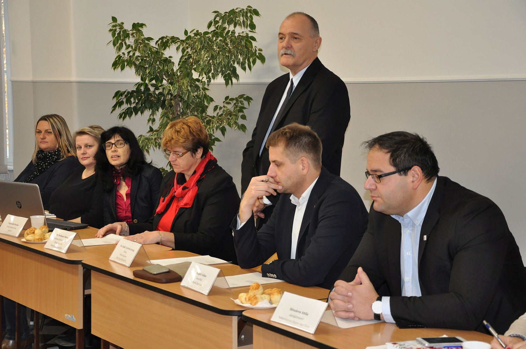 A duális képzés szereplői tanácskoztak az Óbudai Egyetem Alba Regia Műszaki Karán